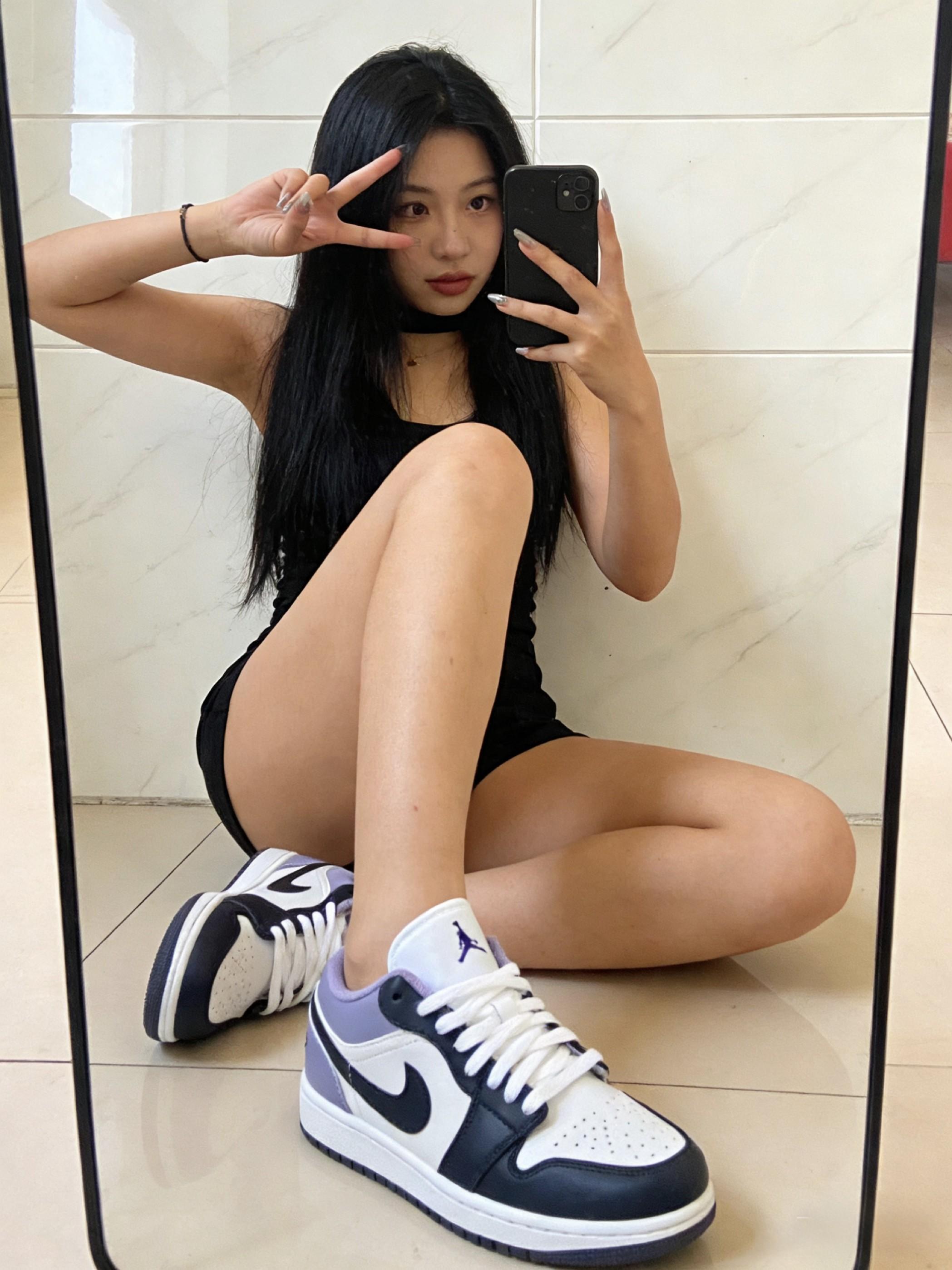 救命🆘这双紫黑AJ1 Low直接把甜酷氛围感焊在脚上了!
